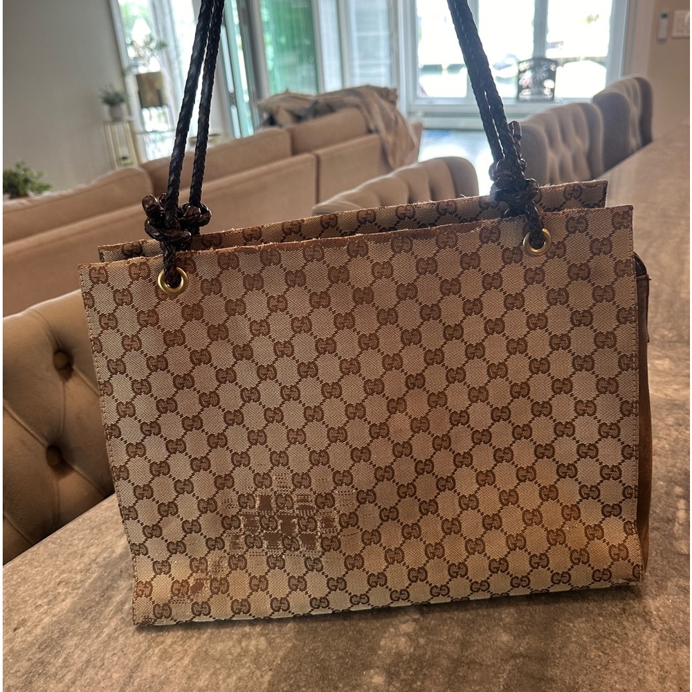 GUCCI pre loved Shopper Tote. Guaranteed authentic